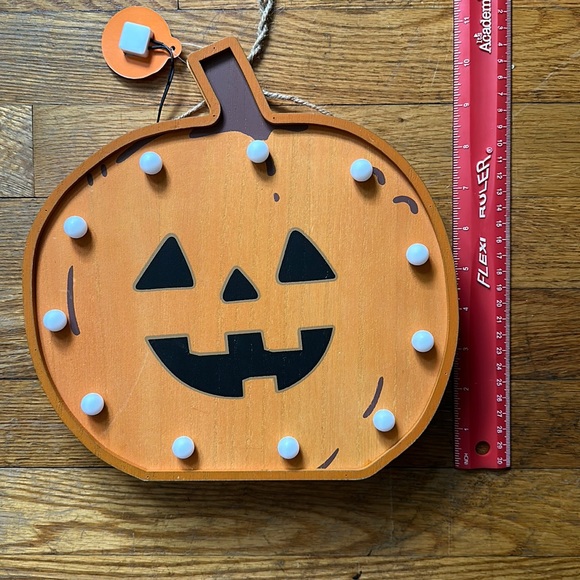 🎃 Light up Halloween pumpkin carnival sign - Picture 2 of 5